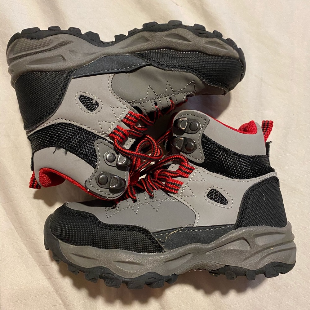 Boys boots size 7